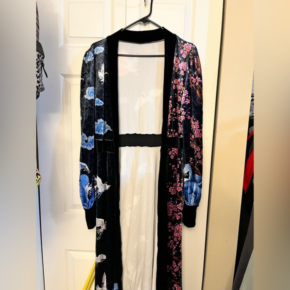 BlackMilk Clothing Flight of Tsuru Velvet Maxi Jacket - Limited Size Medium - Picture 6 of 9